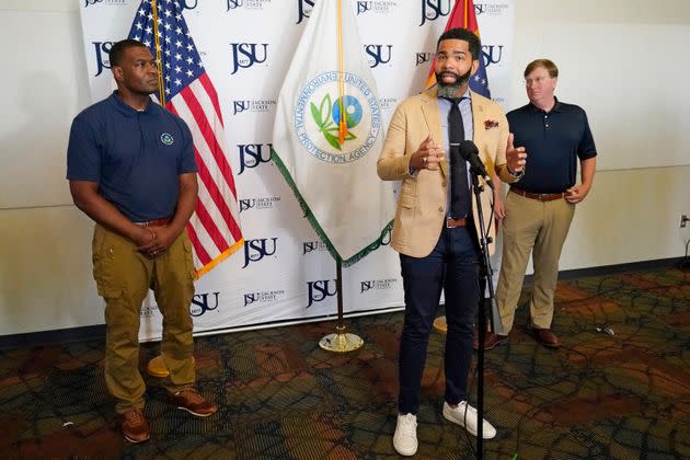 Jackson Mayor Chokwe Antar Lumumba is seen during a news briefing earlier this month with EPA Administrator Michael Regan, left, and Mississippi Gov. Tate Reeves (R), right. Lumumba said he's open to receiving federal assistance. (Photo: via Associated Press)